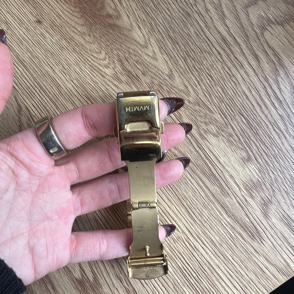 MVMT PEARL FACE CHUNKY GOLD WATCH - Picture 7 of 7